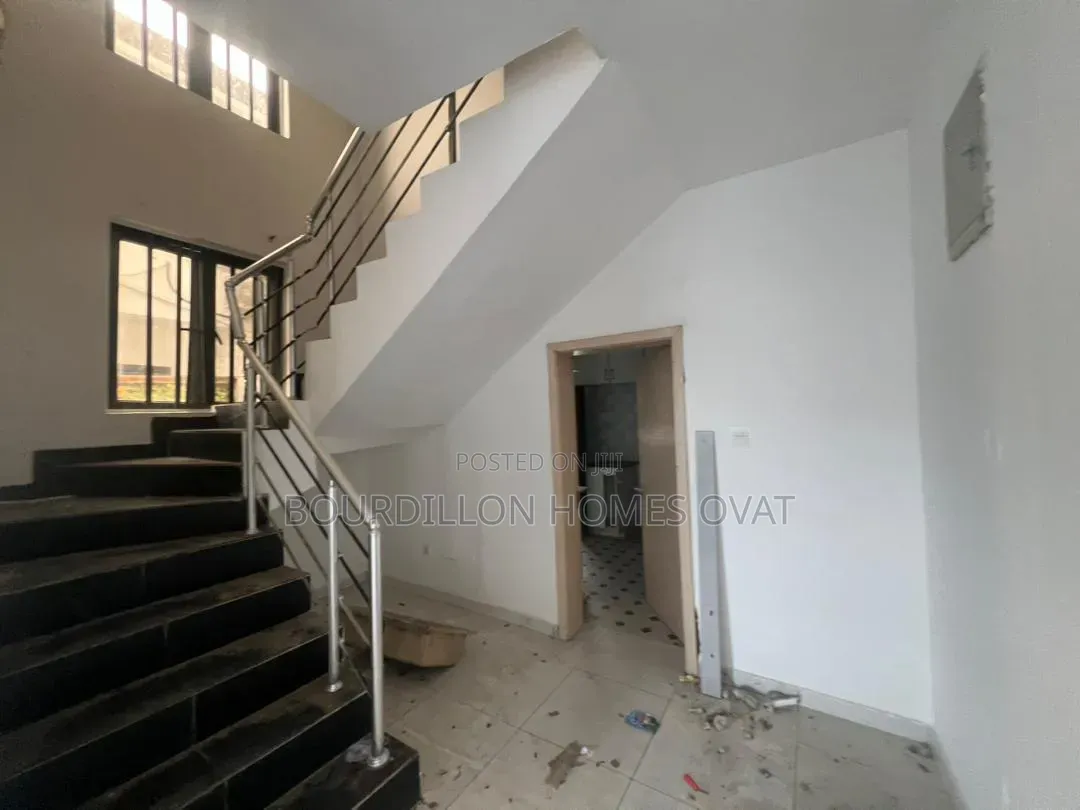 4bdrm Duplex in Ikota Villa Estate for sale