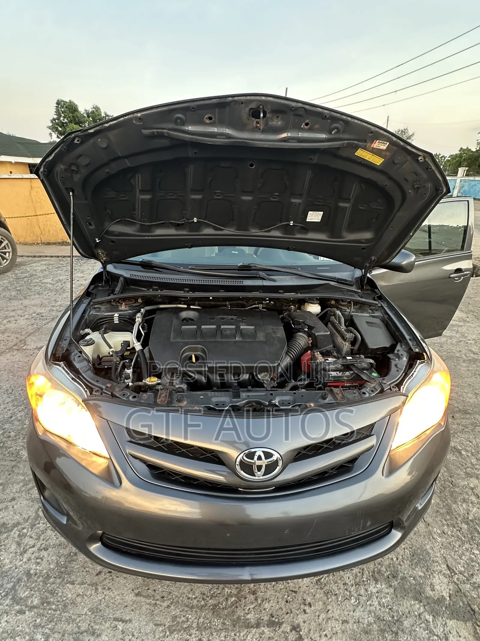 Toyota Corolla LE Special Edition 4dr Sedan (1.8L 4cyl 4A) 2013 Gray