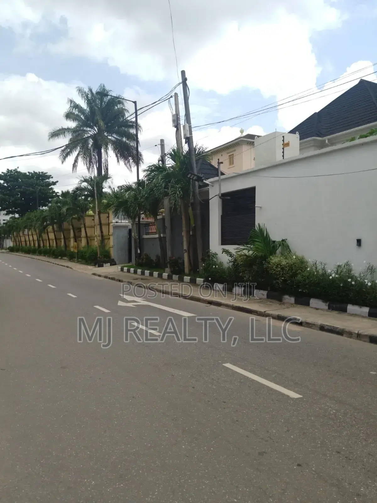 4 Bedroom Fully Detached Duplex for Commercial Use
