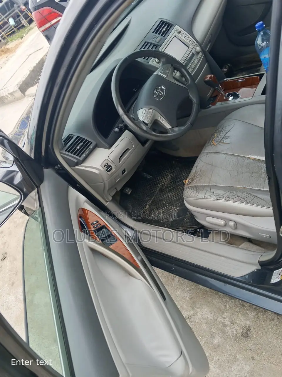Toyota Camry XLE 4dr Sedan (2.5L 4cyl 6A) 2011 Gray