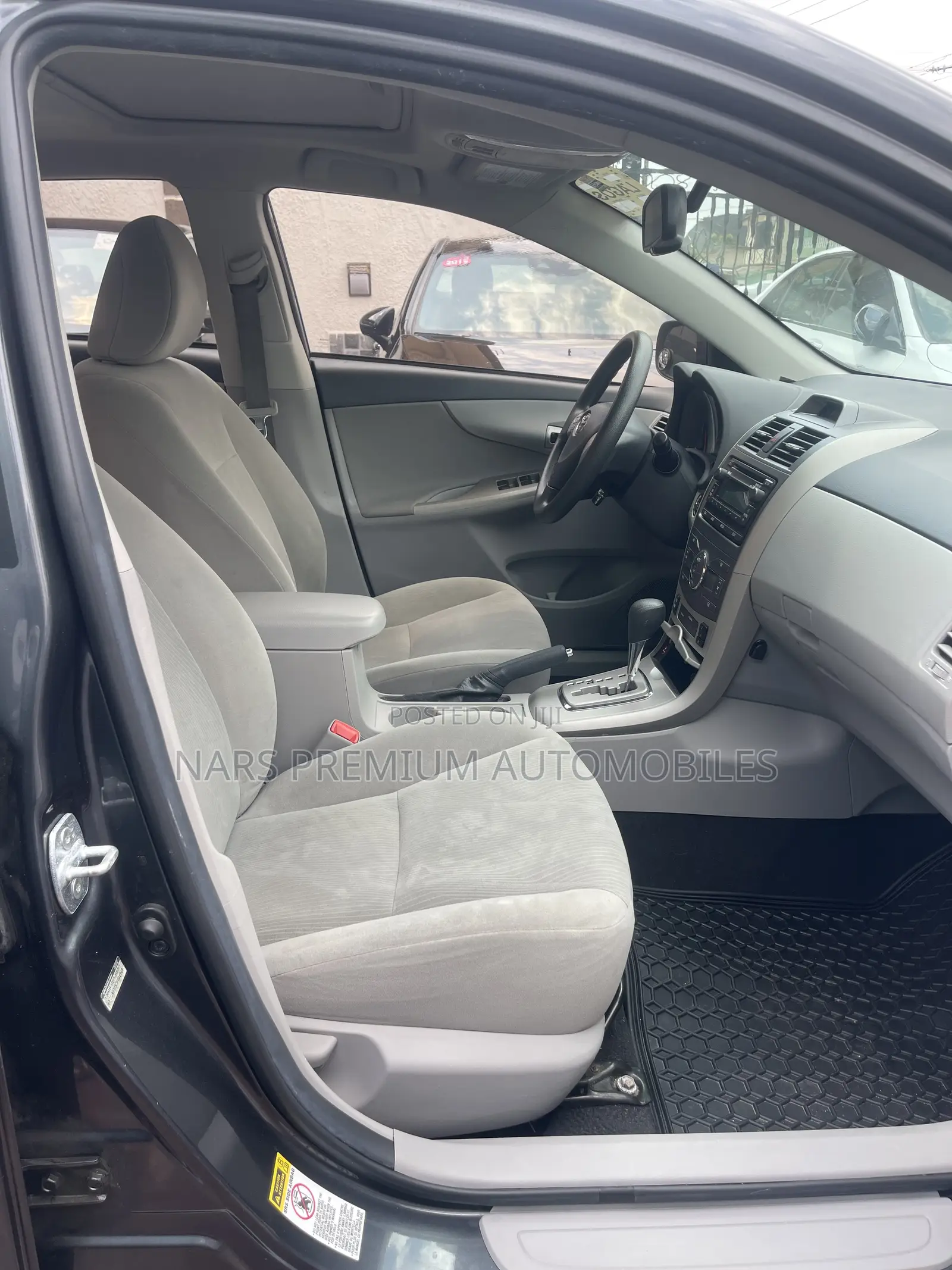 Toyota Corolla LE 4dr Sedan (1.8L 4cyl 4A) 2012 Gray