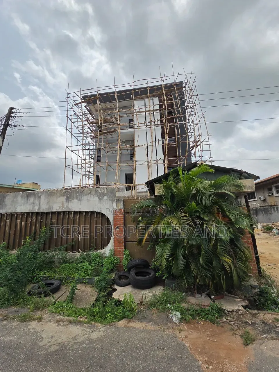 Furnished 4bdrm Duplex in Anthony Village for sale