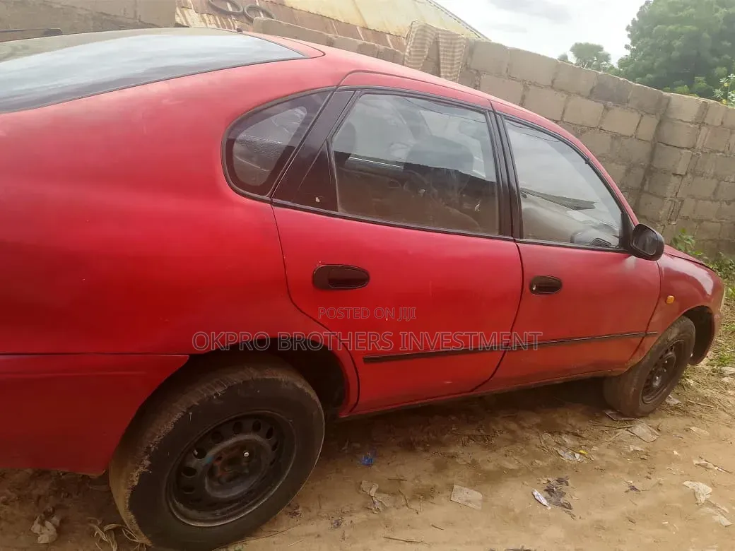 Toyota Corolla Liftback 1997 Red
