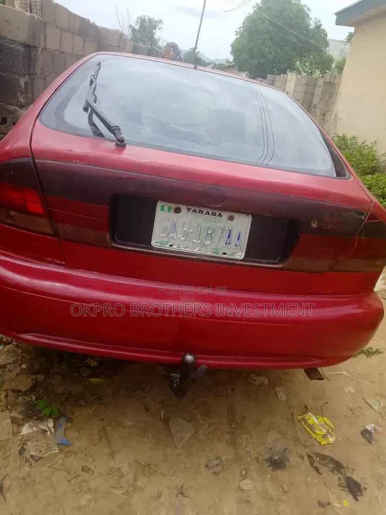 Toyota Corolla Liftback 1997 Red