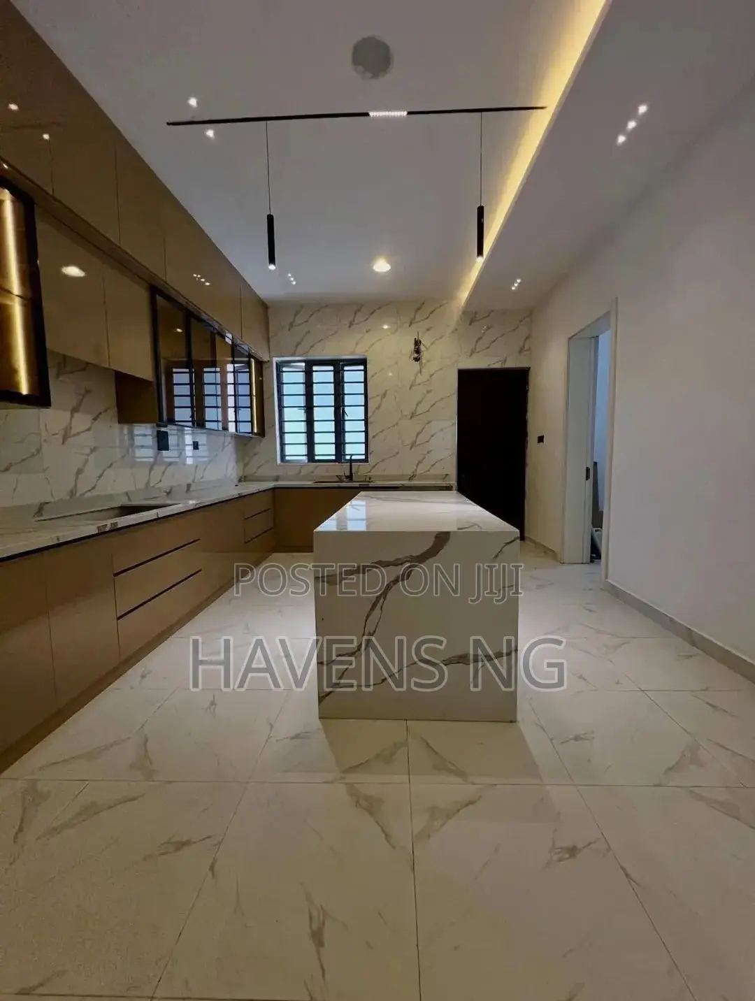 5bdrm Duplex in Ikota for sale