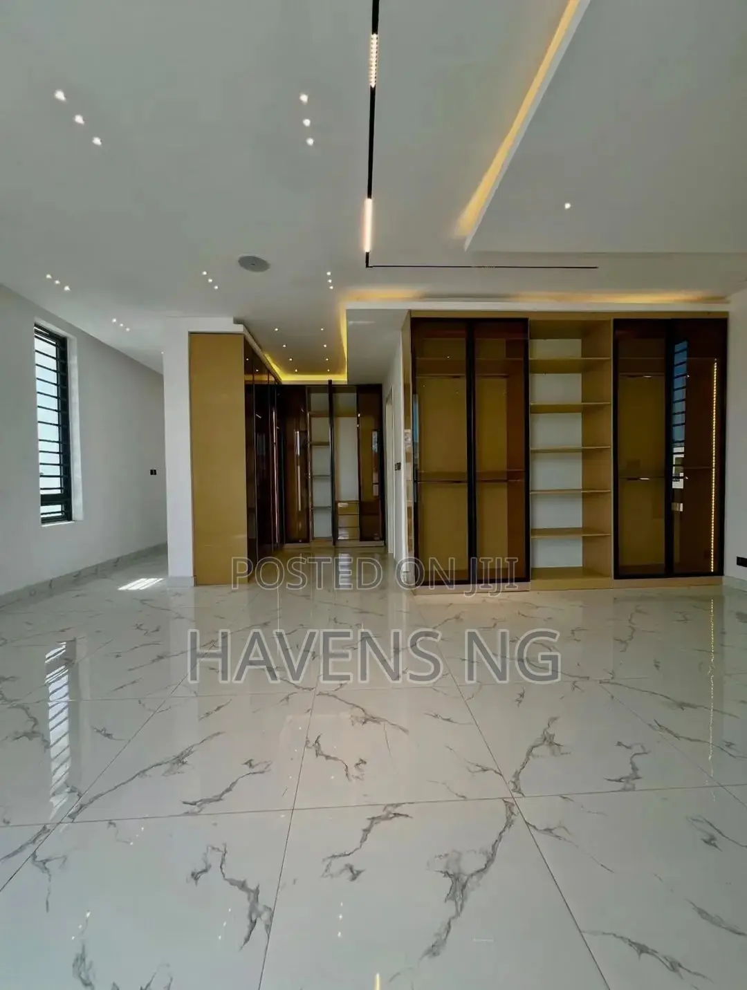 5bdrm Duplex in Ikota for sale