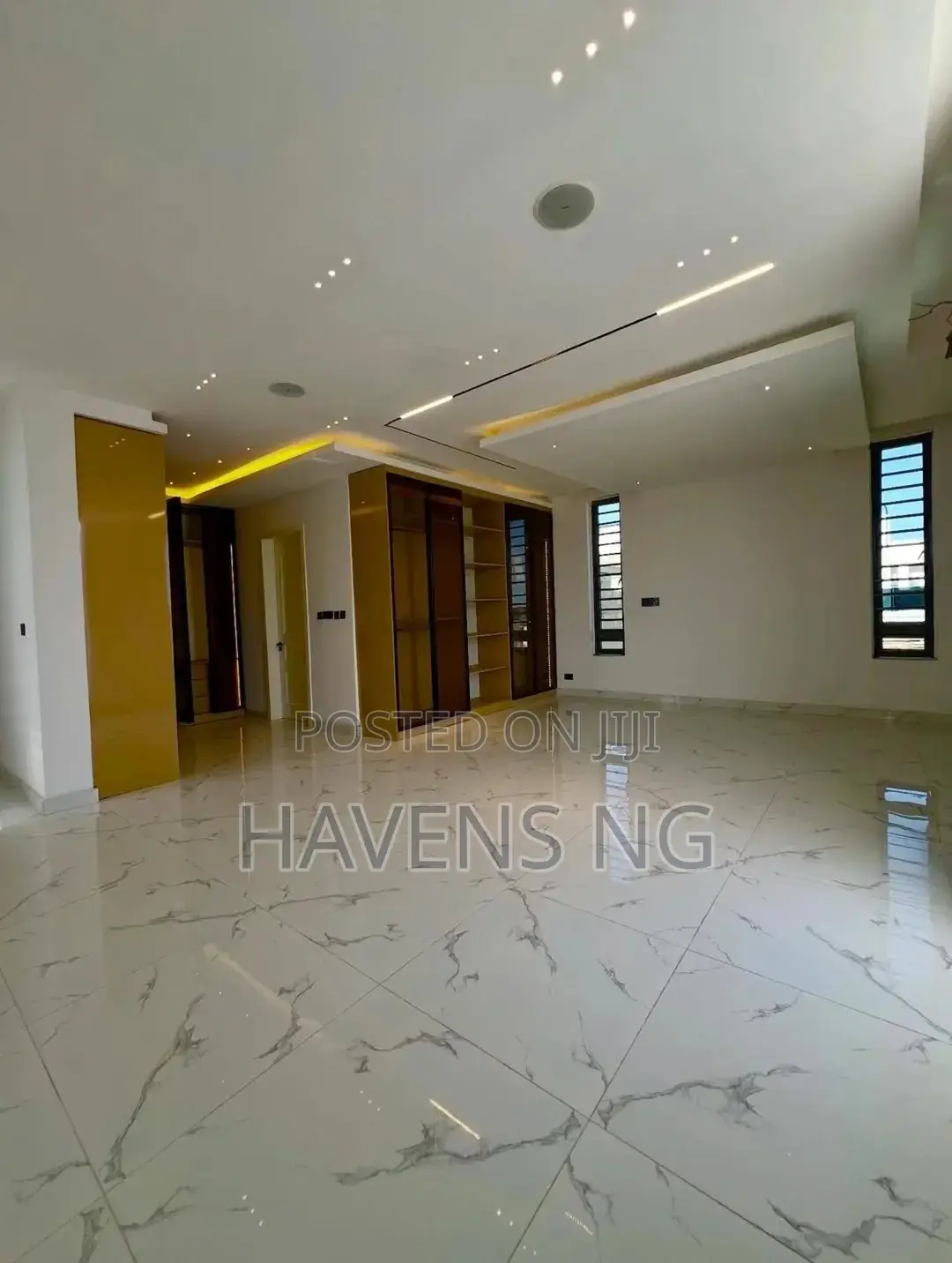 5bdrm Duplex in Ikota for sale