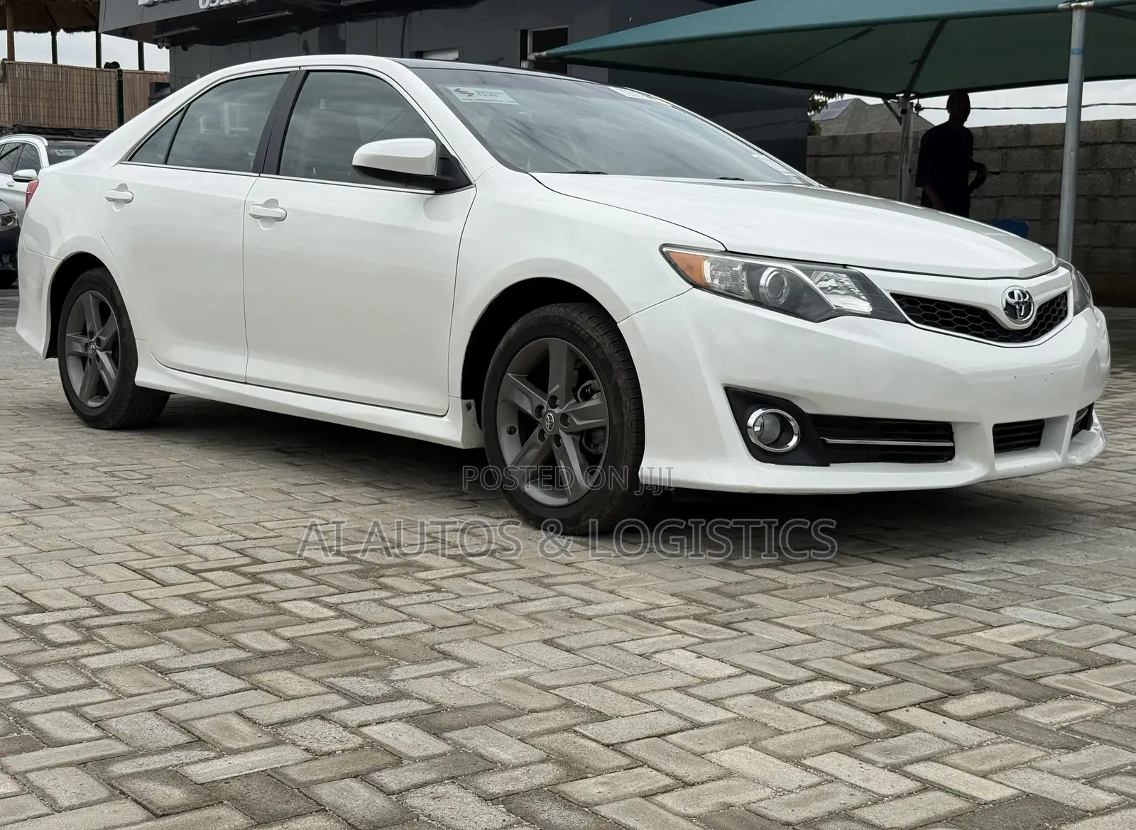 Toyota Camry SE 4dr Sedan (2.5L 4cyl 6A) 2014 White