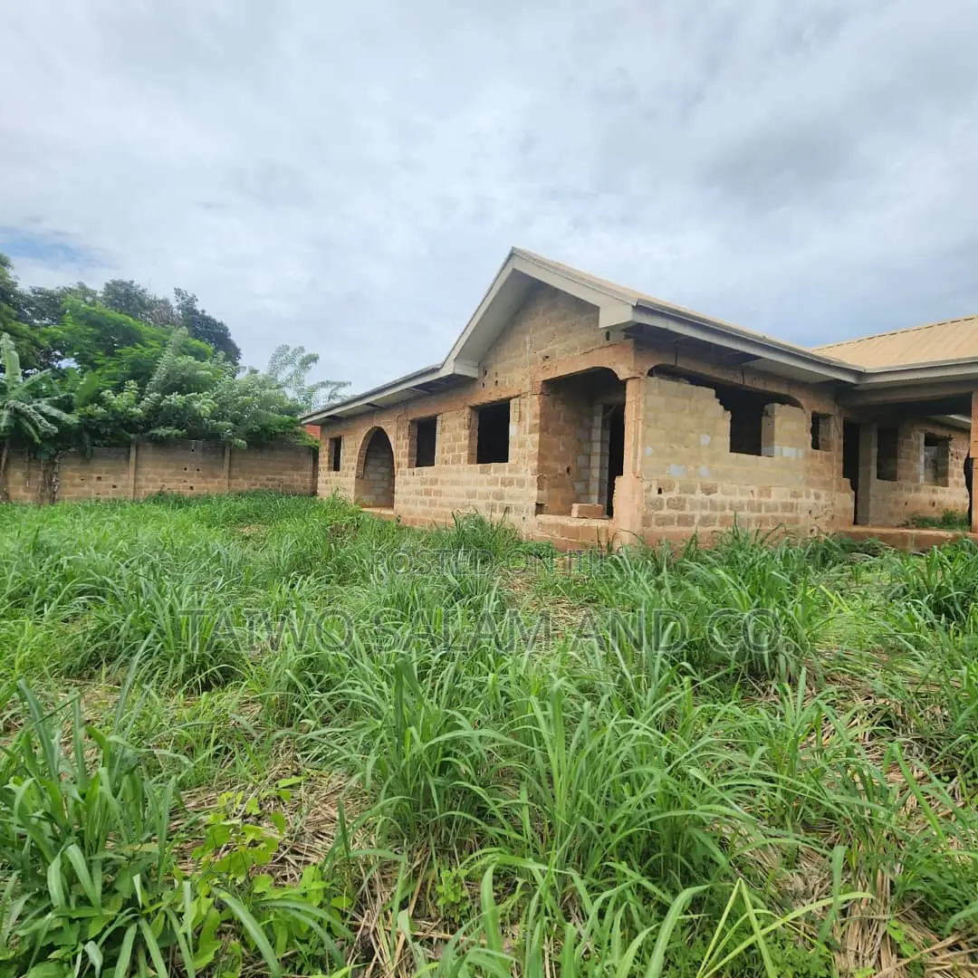2bdrm Block of Flats in Ologuneru for sale