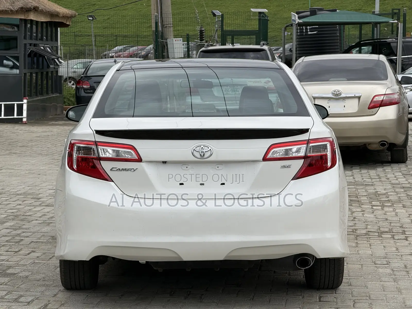 Toyota Camry SE 4dr Sedan (2.5L 4cyl 6A) 2014 White