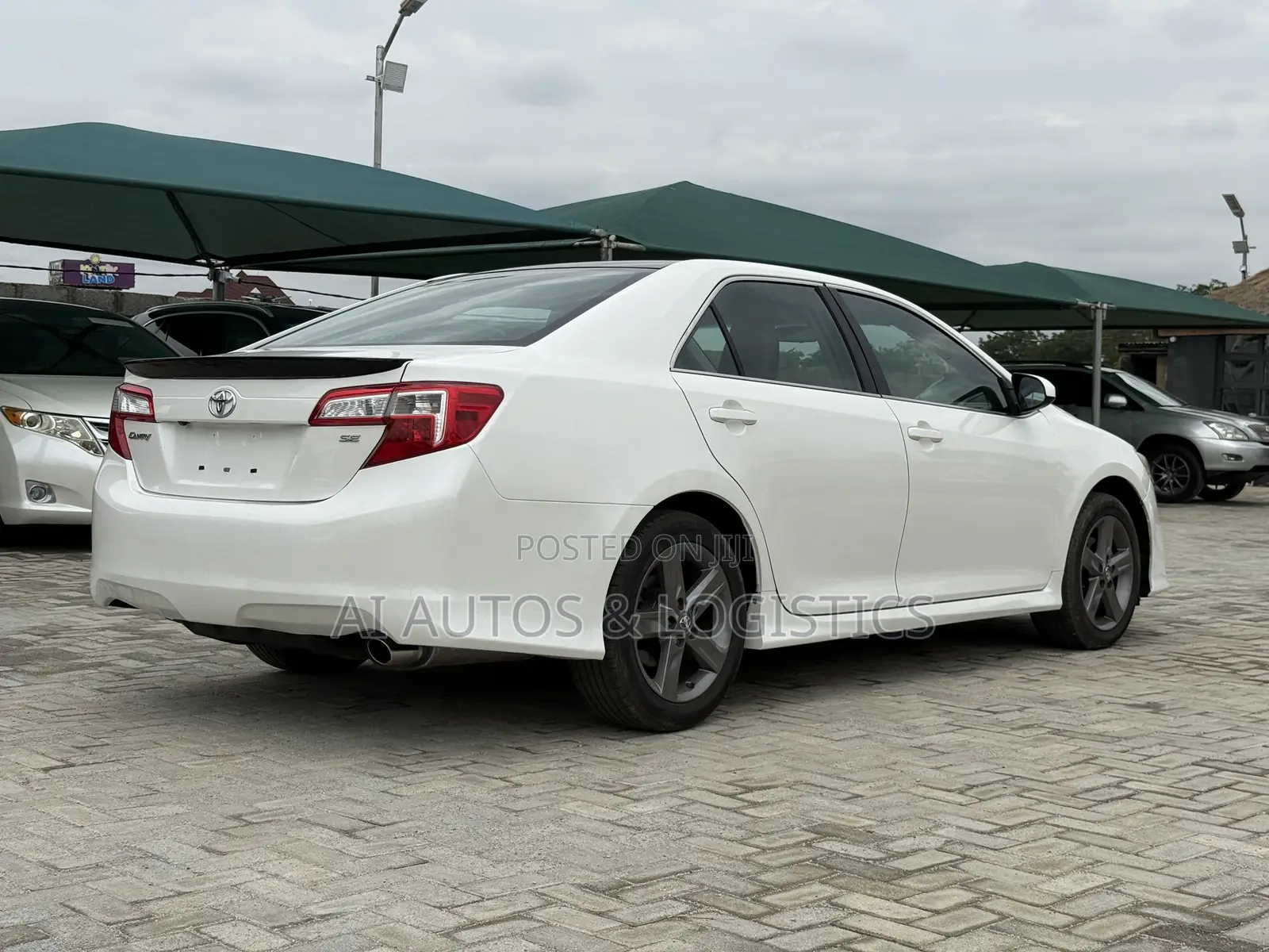 Toyota Camry SE 4dr Sedan (2.5L 4cyl 6A) 2014 White