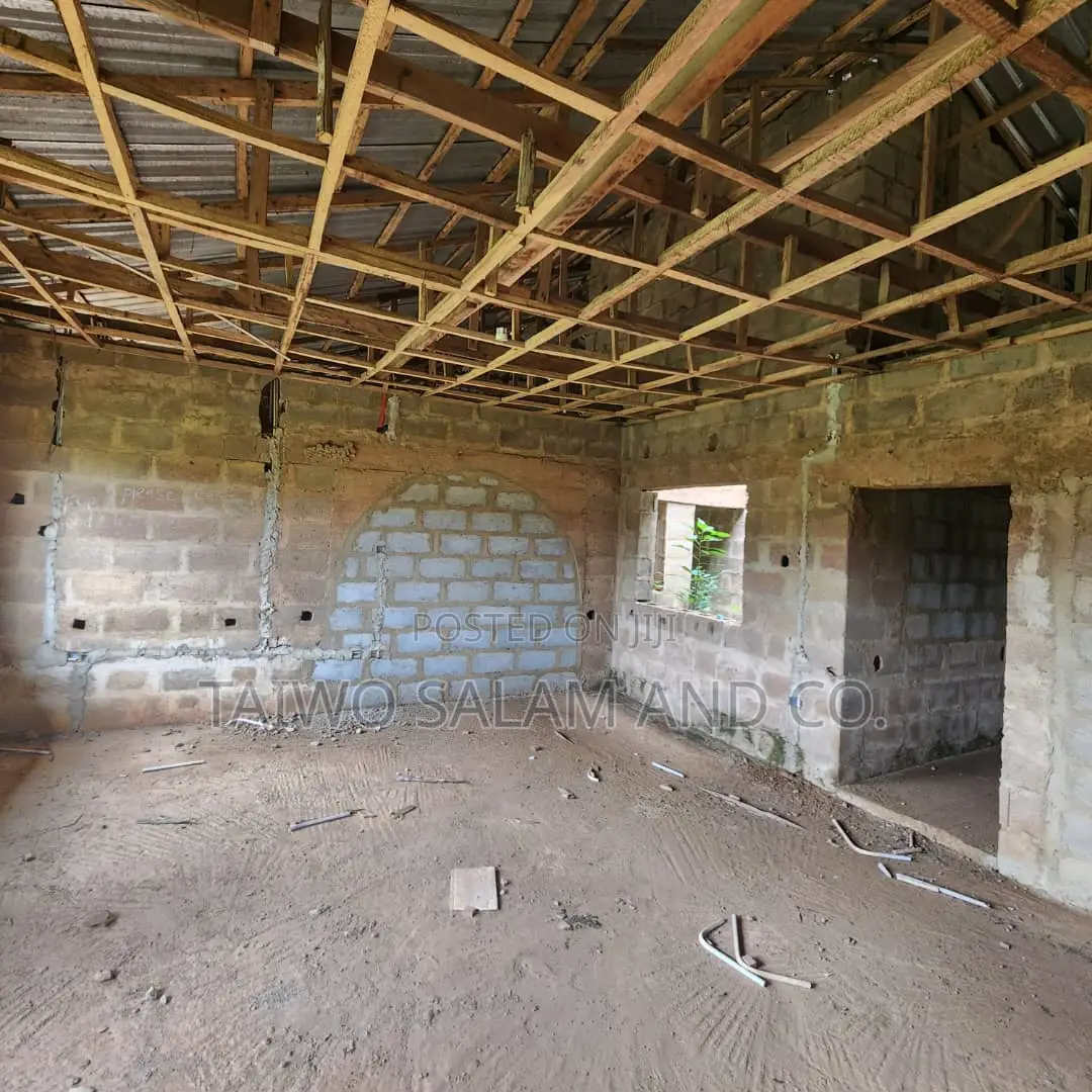 2bdrm Block of Flats in Ologuneru for sale