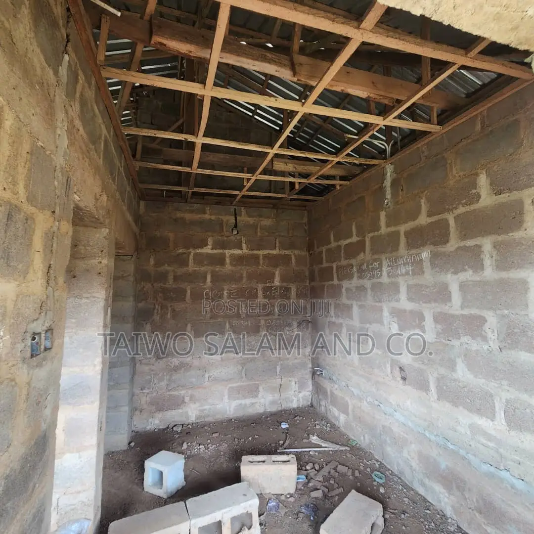 2bdrm Block of Flats in Ologuneru for sale