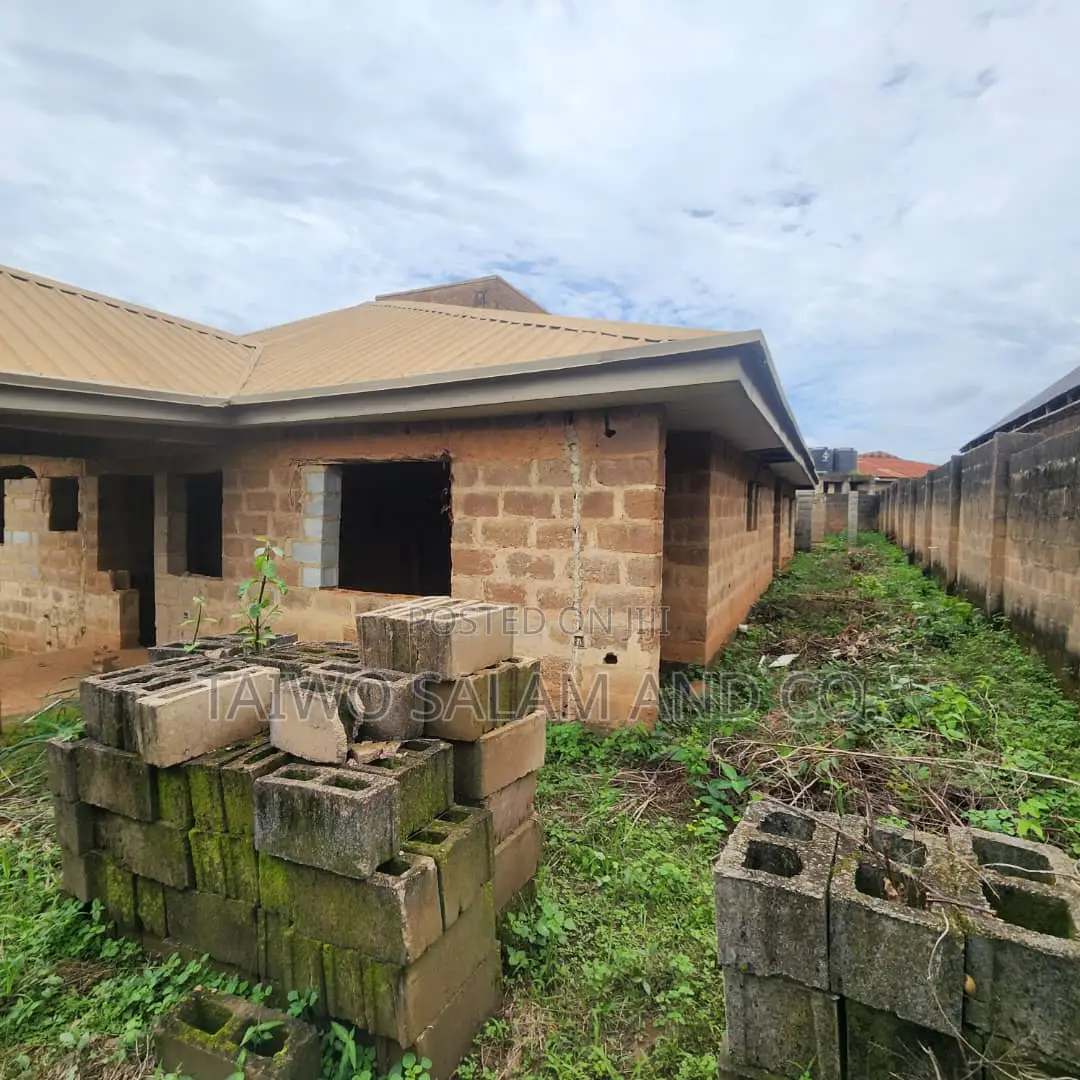 2bdrm Block of Flats in Ologuneru for sale