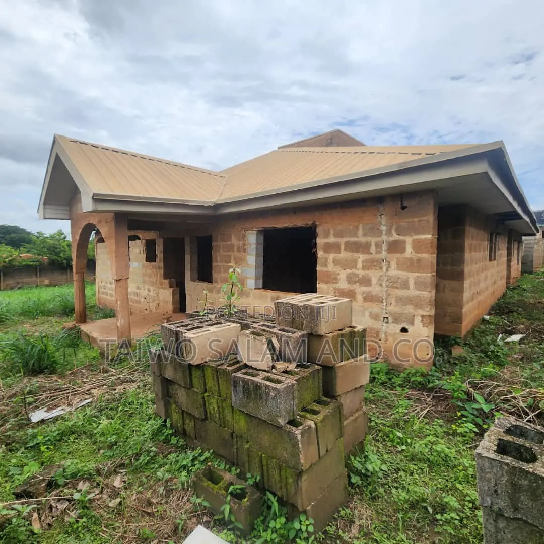 2bdrm Block of Flats in Ologuneru for sale
