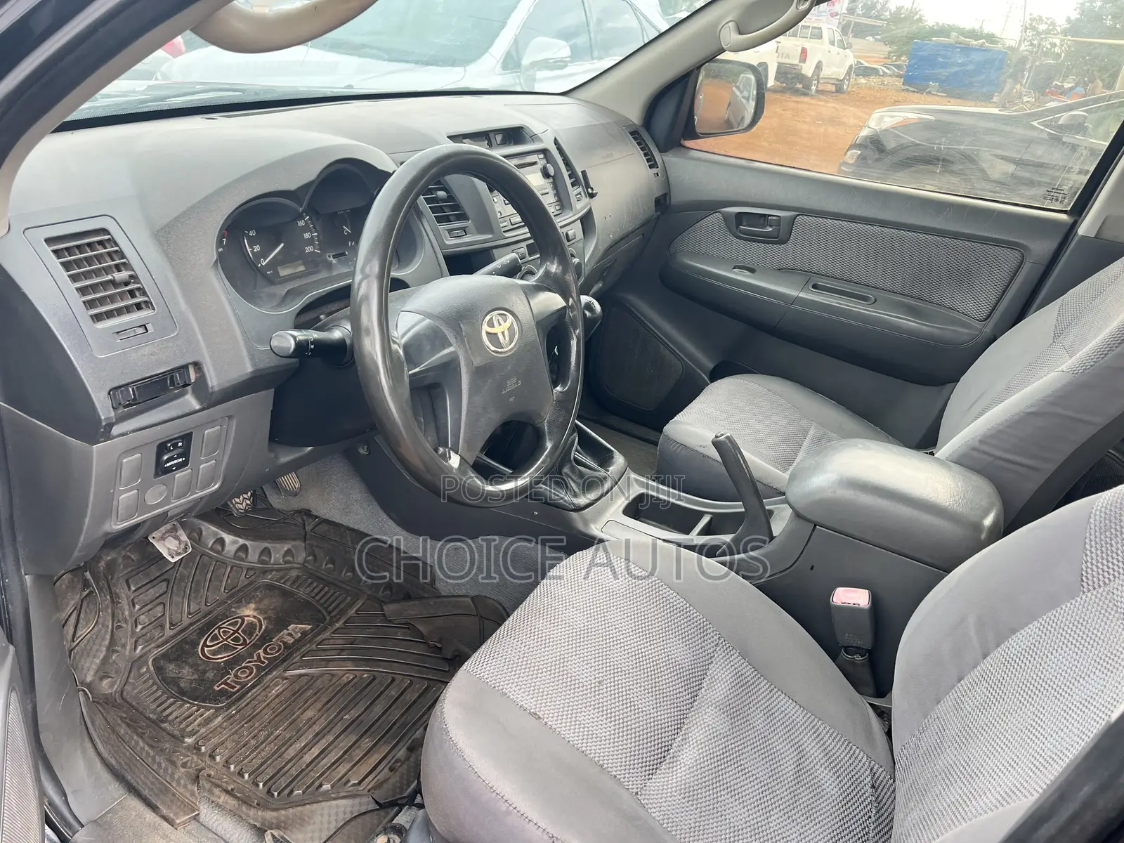 Toyota Hilux 2013 Black