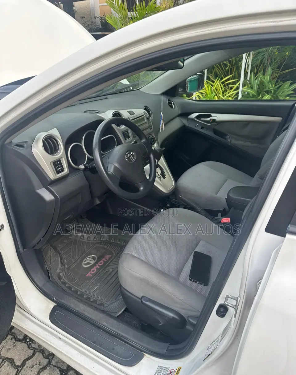 Toyota Matrix 2010 White