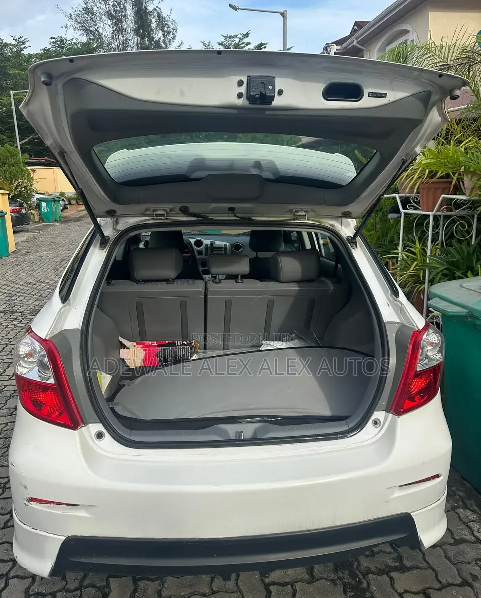 Toyota Matrix 2010 White