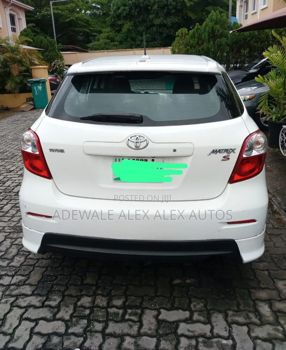 Toyota Matrix 2010 White