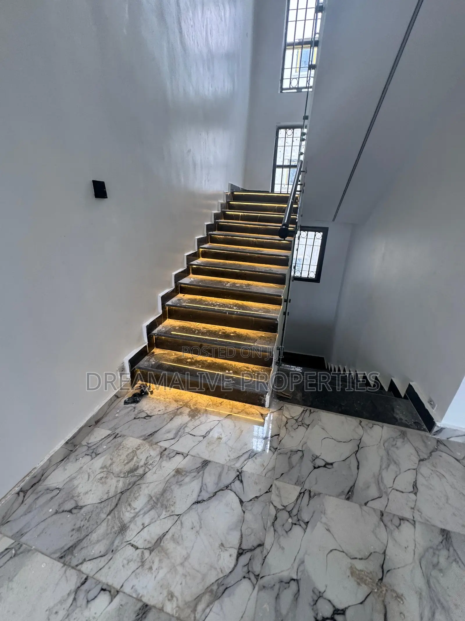 5bdrm Duplex in Ochacho, Life Camp for rent