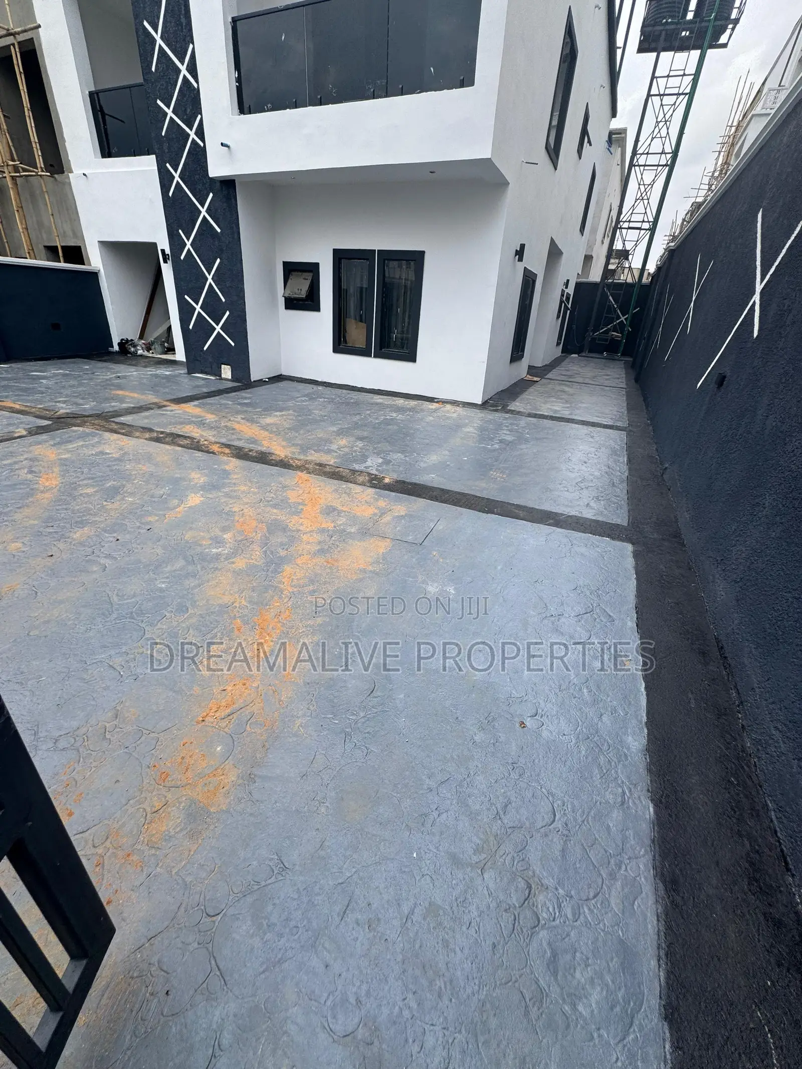 5bdrm Duplex in Ochacho, Life Camp for rent