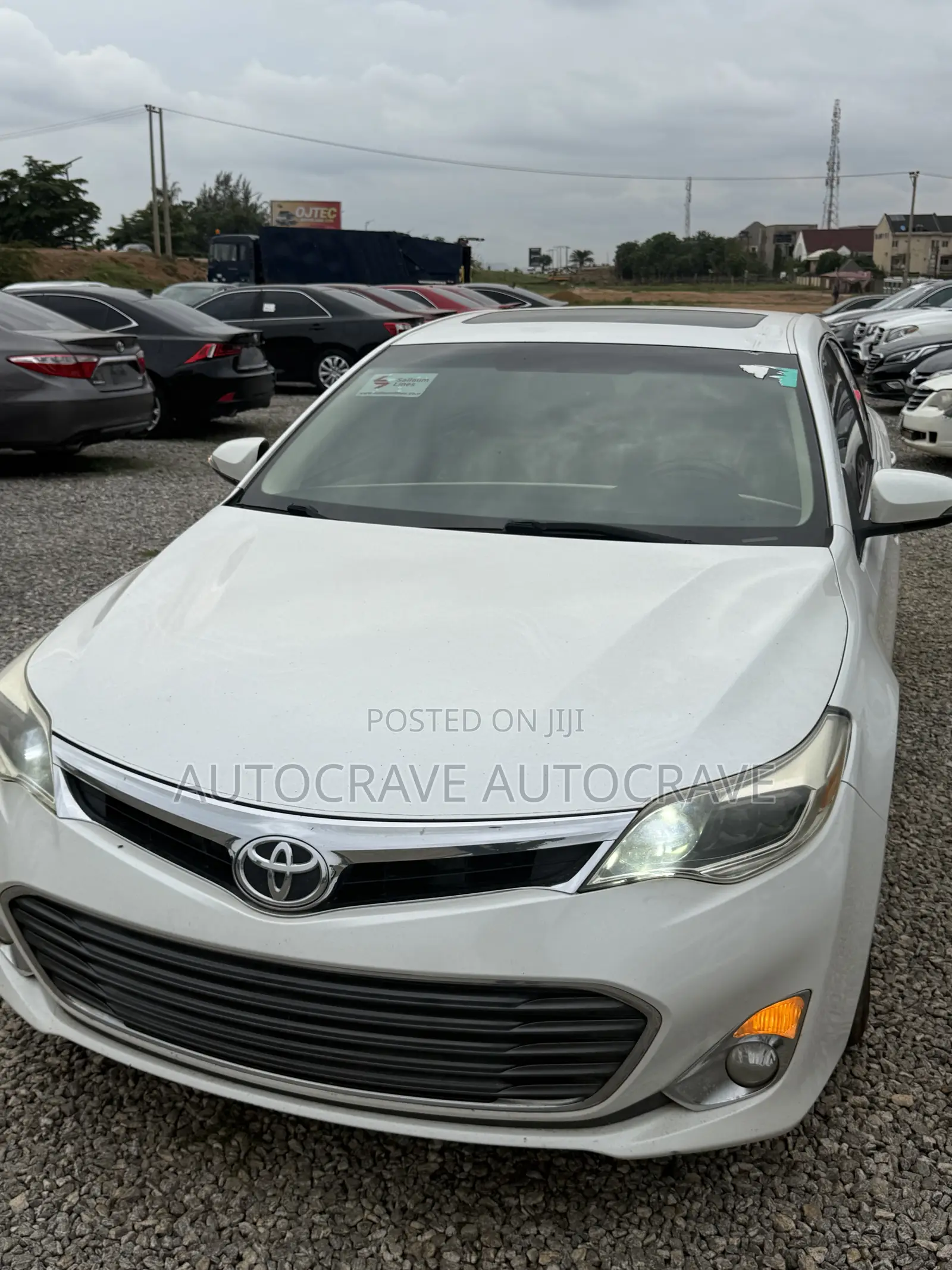 Toyota Avalon XLE Premium Sedan FWD (3.5L 6cyl 6A) 2013 White