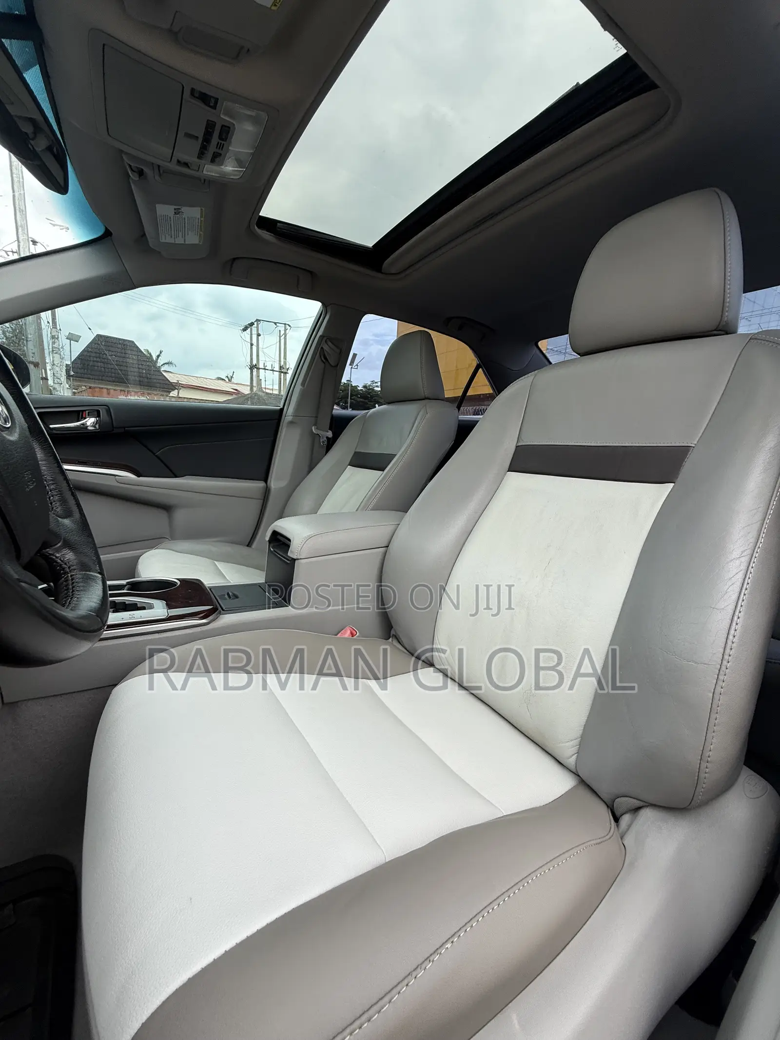 Toyota Camry XLE V6 4dr Sedan (3.5L 6cyl 6A) 2013 Gray