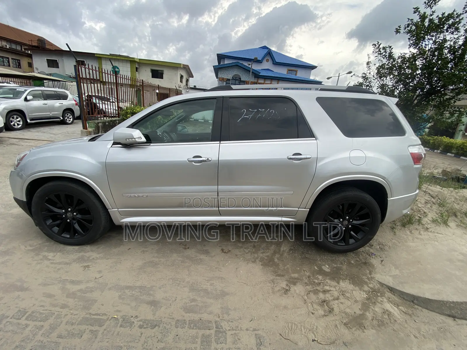 GMC Acadia SLE AWD 2011 Silver