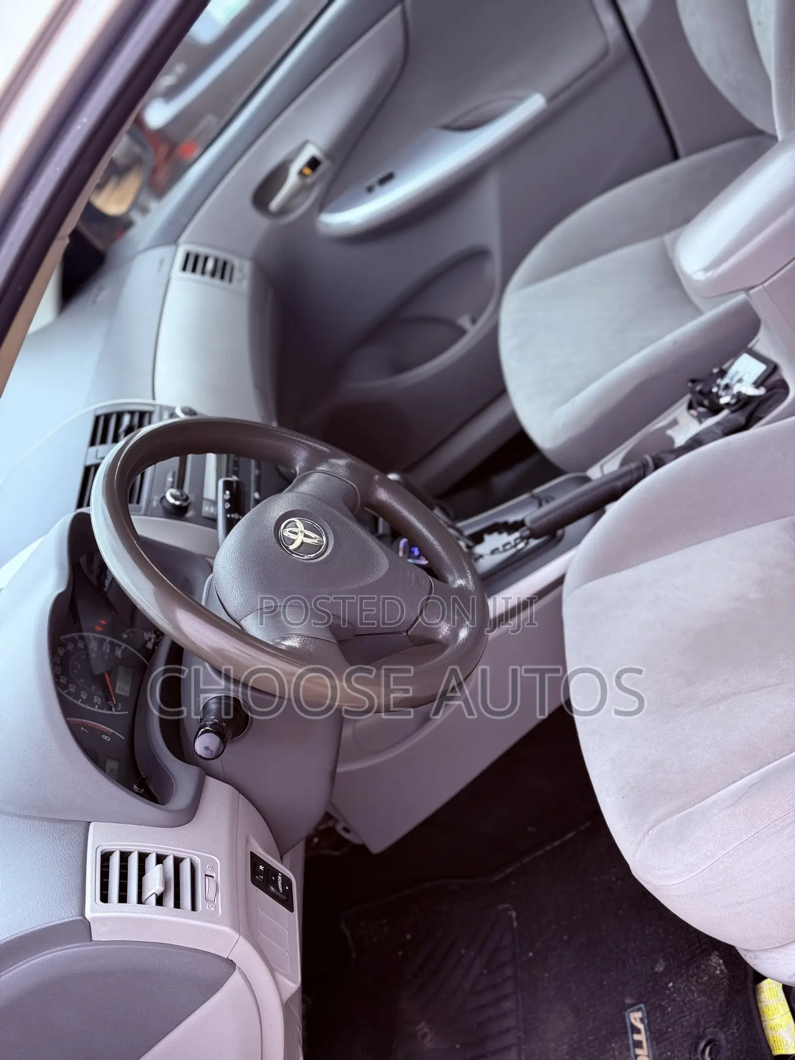 Toyota Corolla LE 4dr Sedan (1.8L 4cyl 4A) 2010 Silver