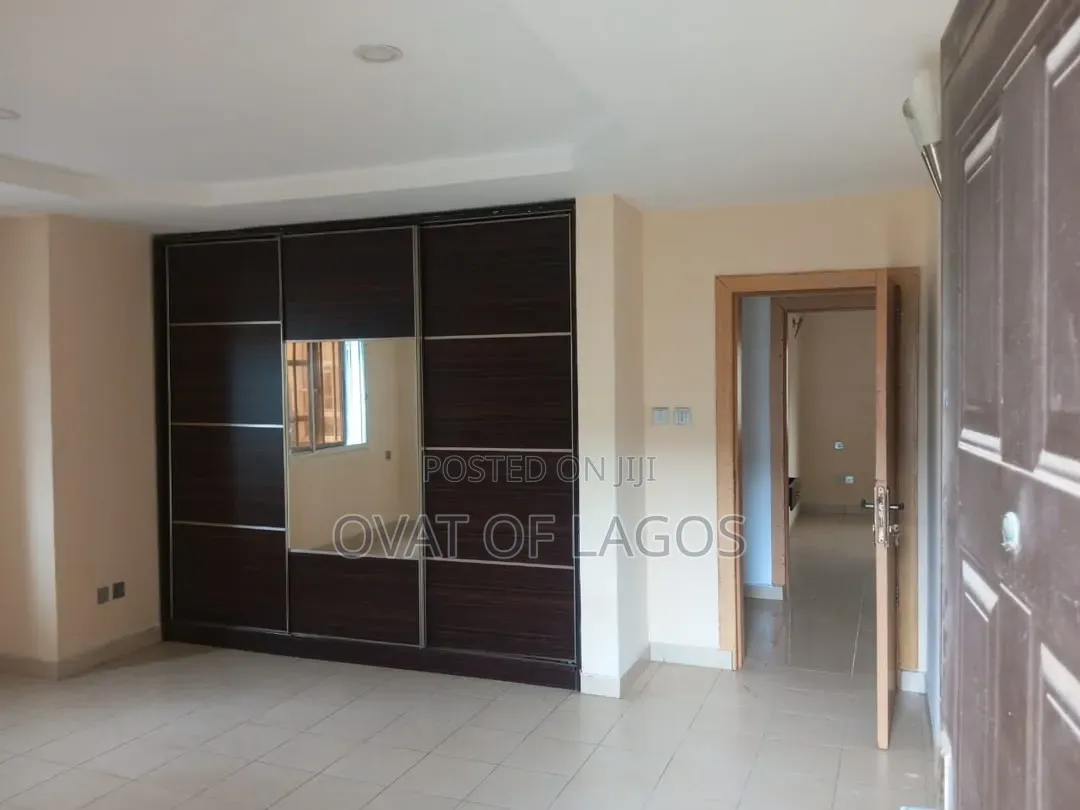 3bdrm Apartment in Oniru, 1004 for rent