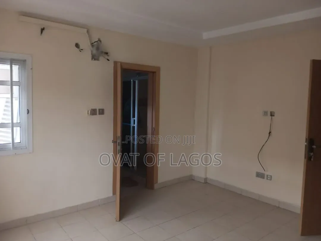 3bdrm Apartment in Oniru, 1004 for rent