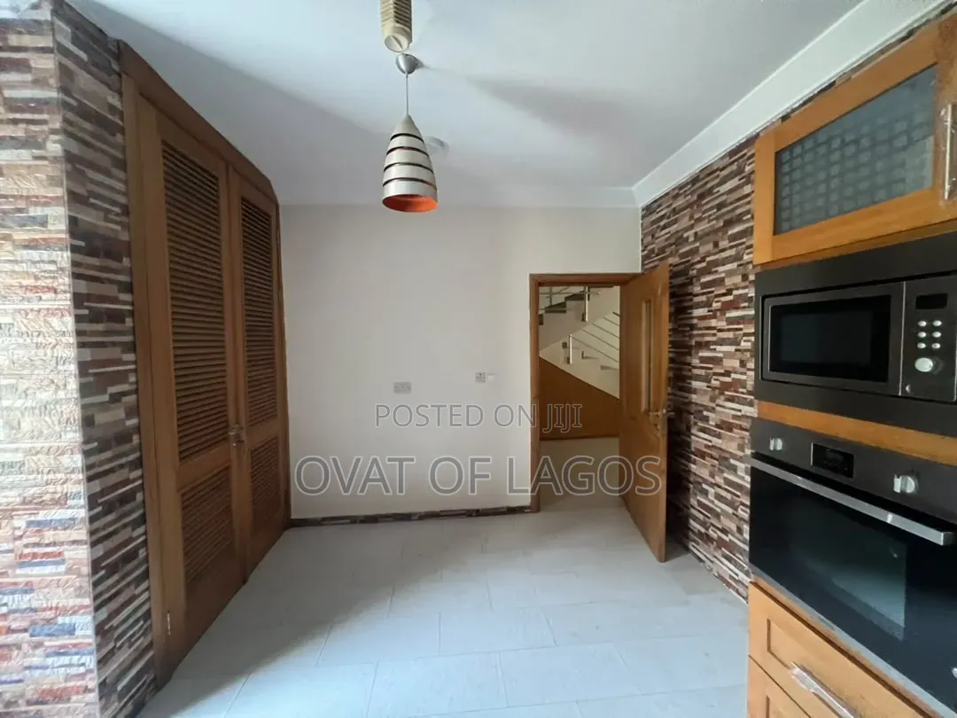 4bdrm Duplex in Oniru, 1004 for rent