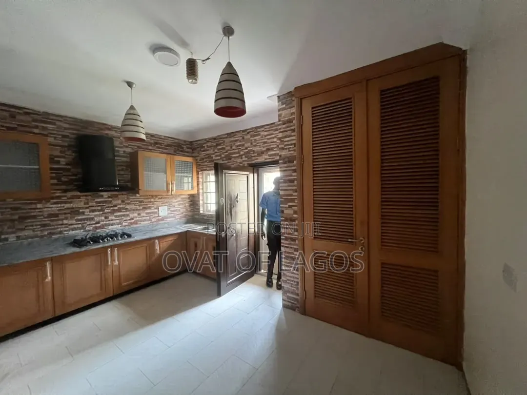 4bdrm Duplex in Oniru, 1004 for rent