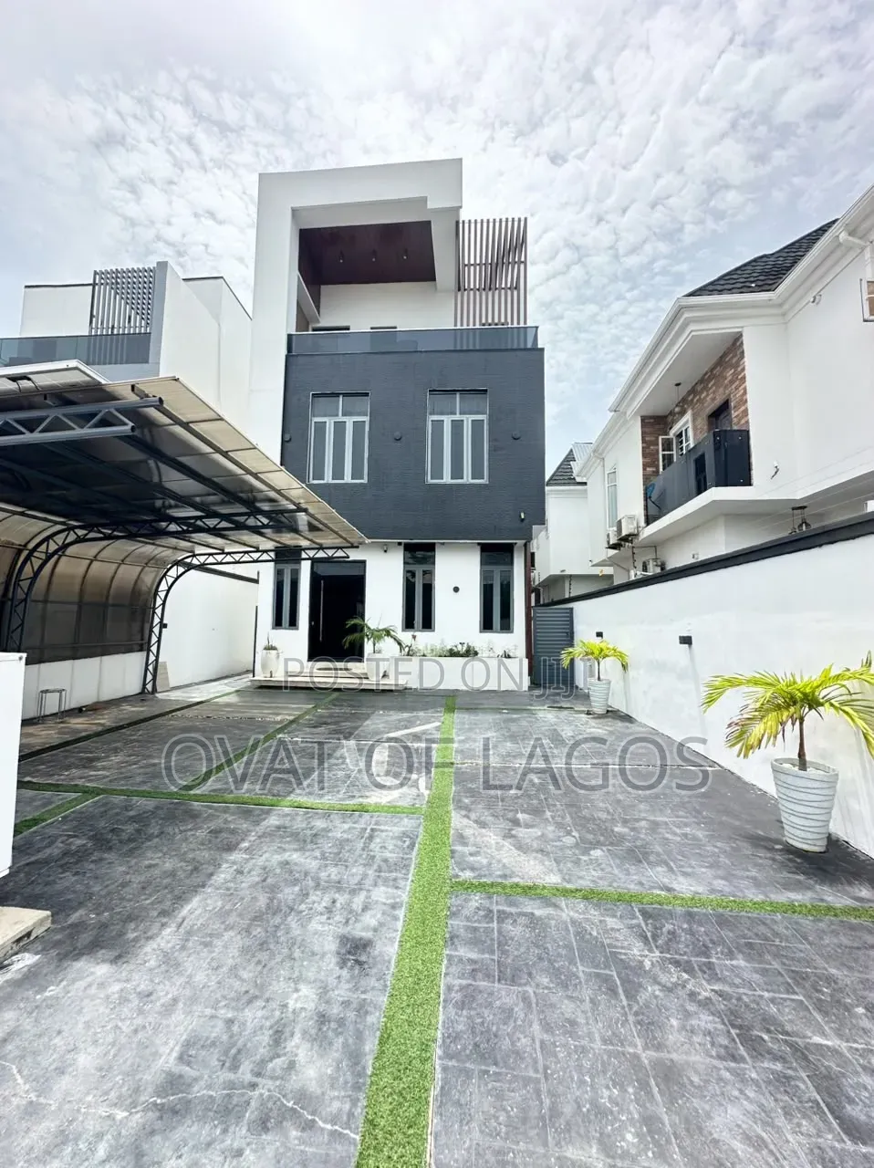 5bdrm Duplex in Idado for rent