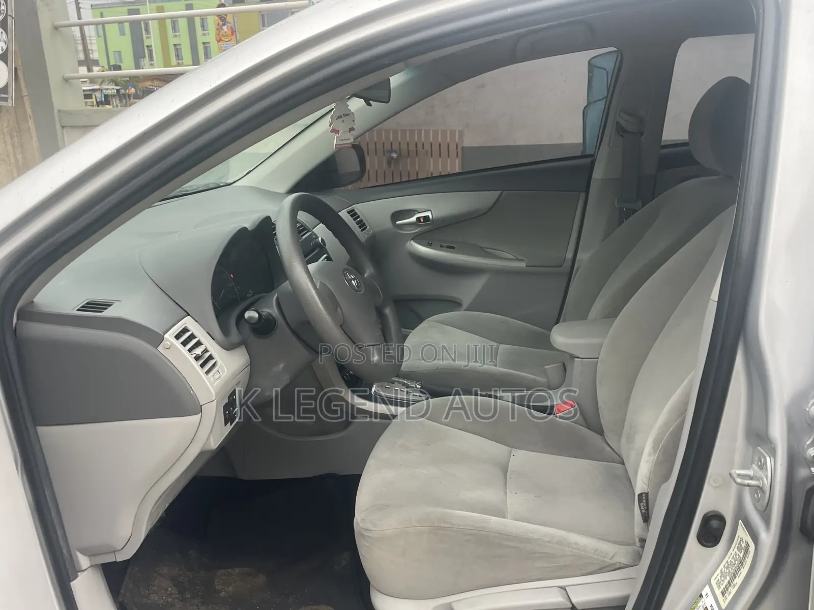 Toyota Corolla LE 4dr Sedan (1.8L 4cyl 4A) 2010 Silver