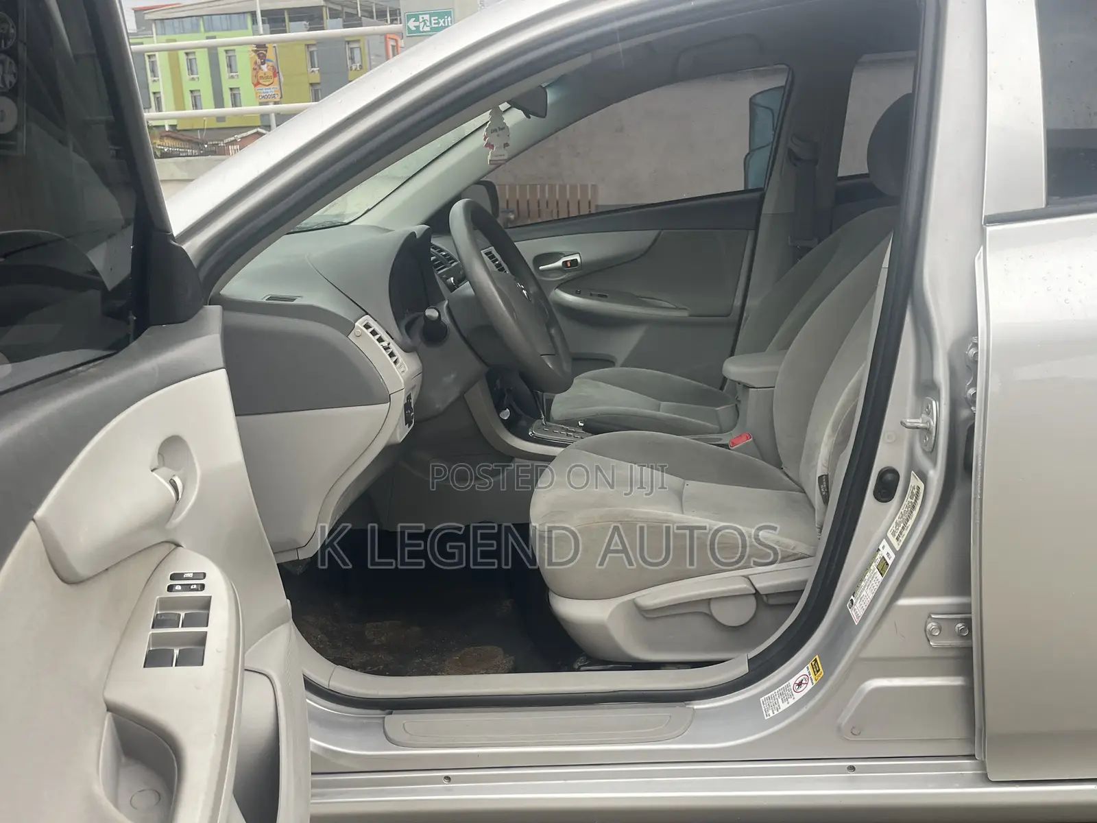 Toyota Corolla LE 4dr Sedan (1.8L 4cyl 4A) 2010 Silver