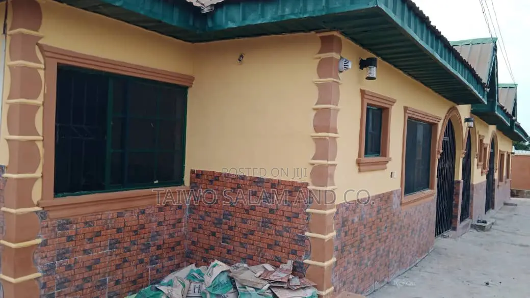 3bdrm Bungalow in Akobo for sale