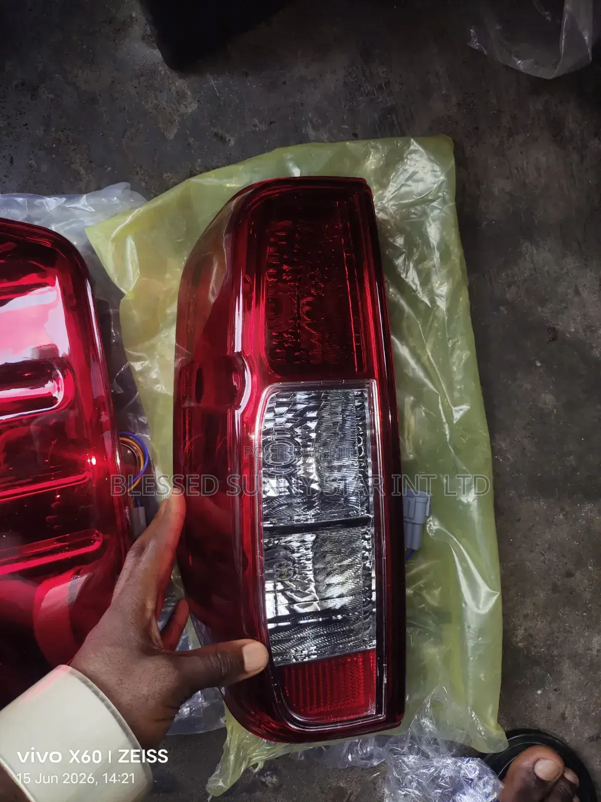 Back Light Nissan Navara 06 or Nissan Frontier 05