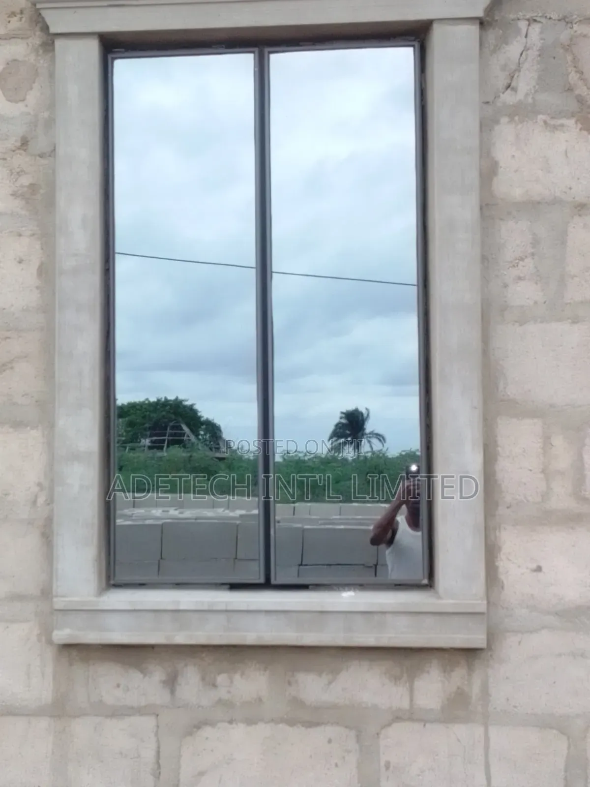 Luxurious Aluminium Frameless Window With Net and Burglary Proof