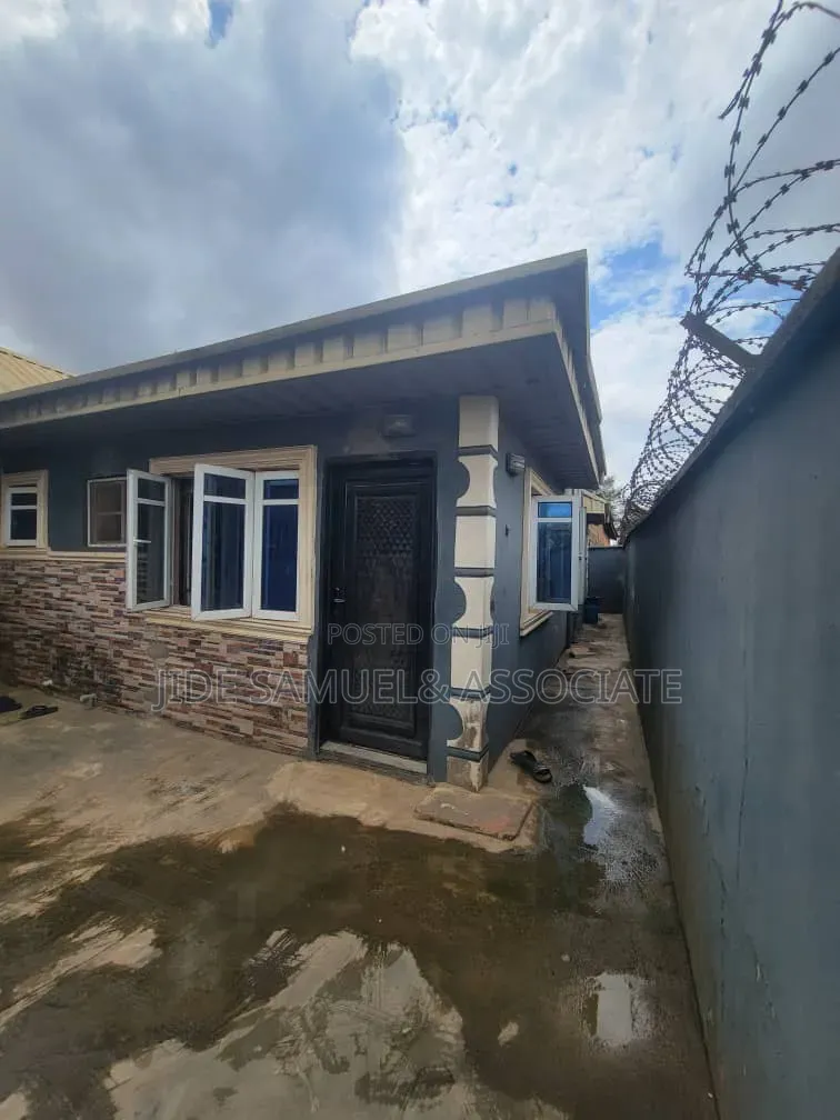 Furnished 4bdrm Bungalow in Ayobo for sale