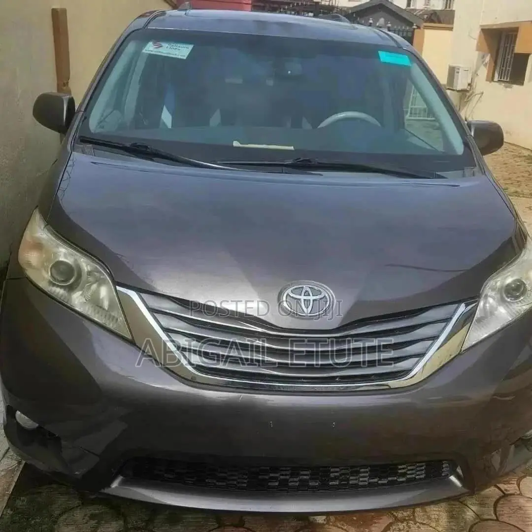 Toyota Sienna 2011 Gray