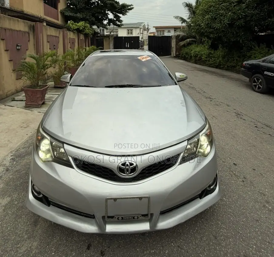 Toyota Camry SE 4dr Sedan (2.5L 4cyl 6A) 2013 Silver