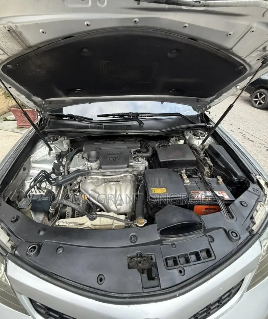 Toyota Camry SE 4dr Sedan (2.5L 4cyl 6A) 2013 Silver