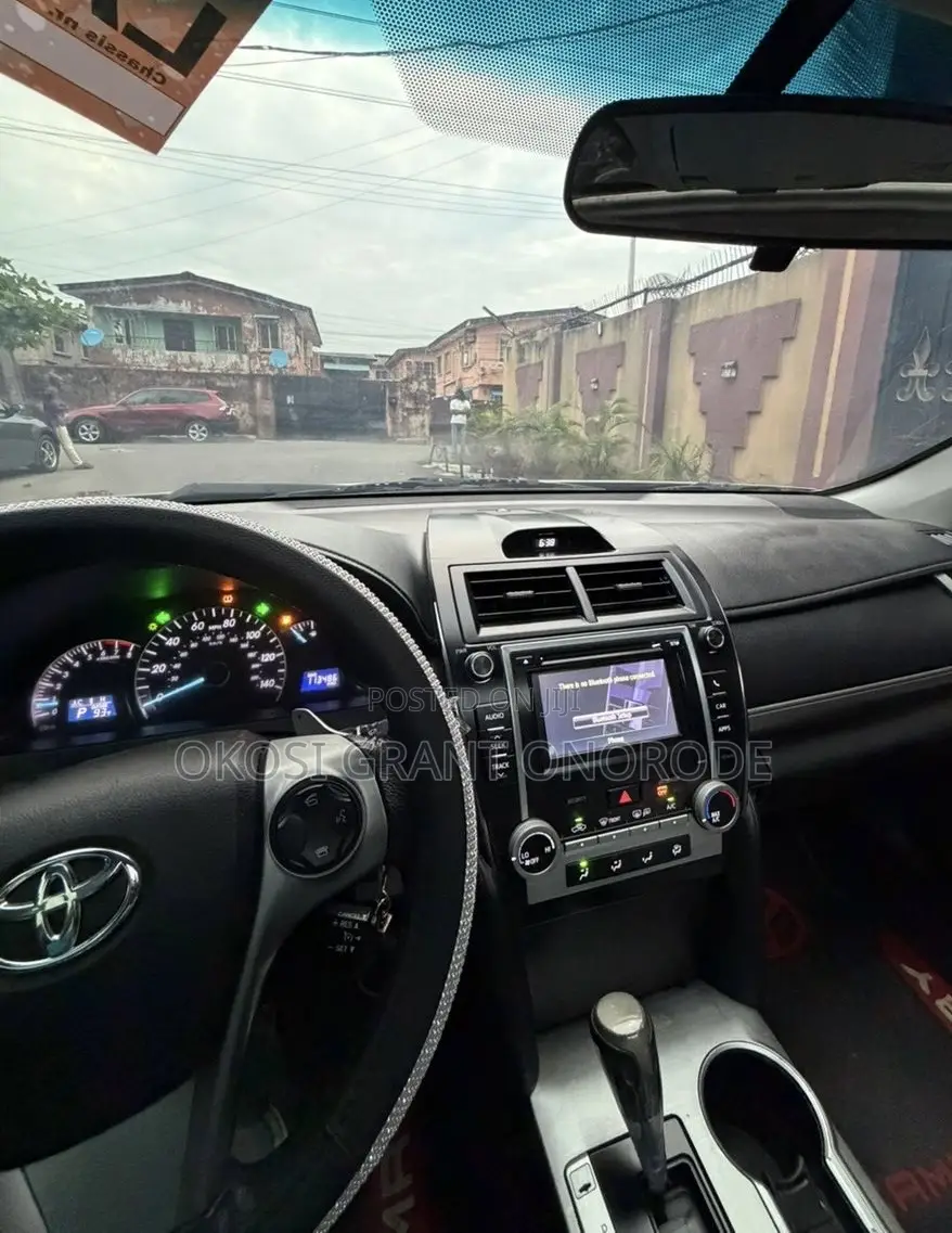Toyota Camry SE 4dr Sedan (2.5L 4cyl 6A) 2013 Silver