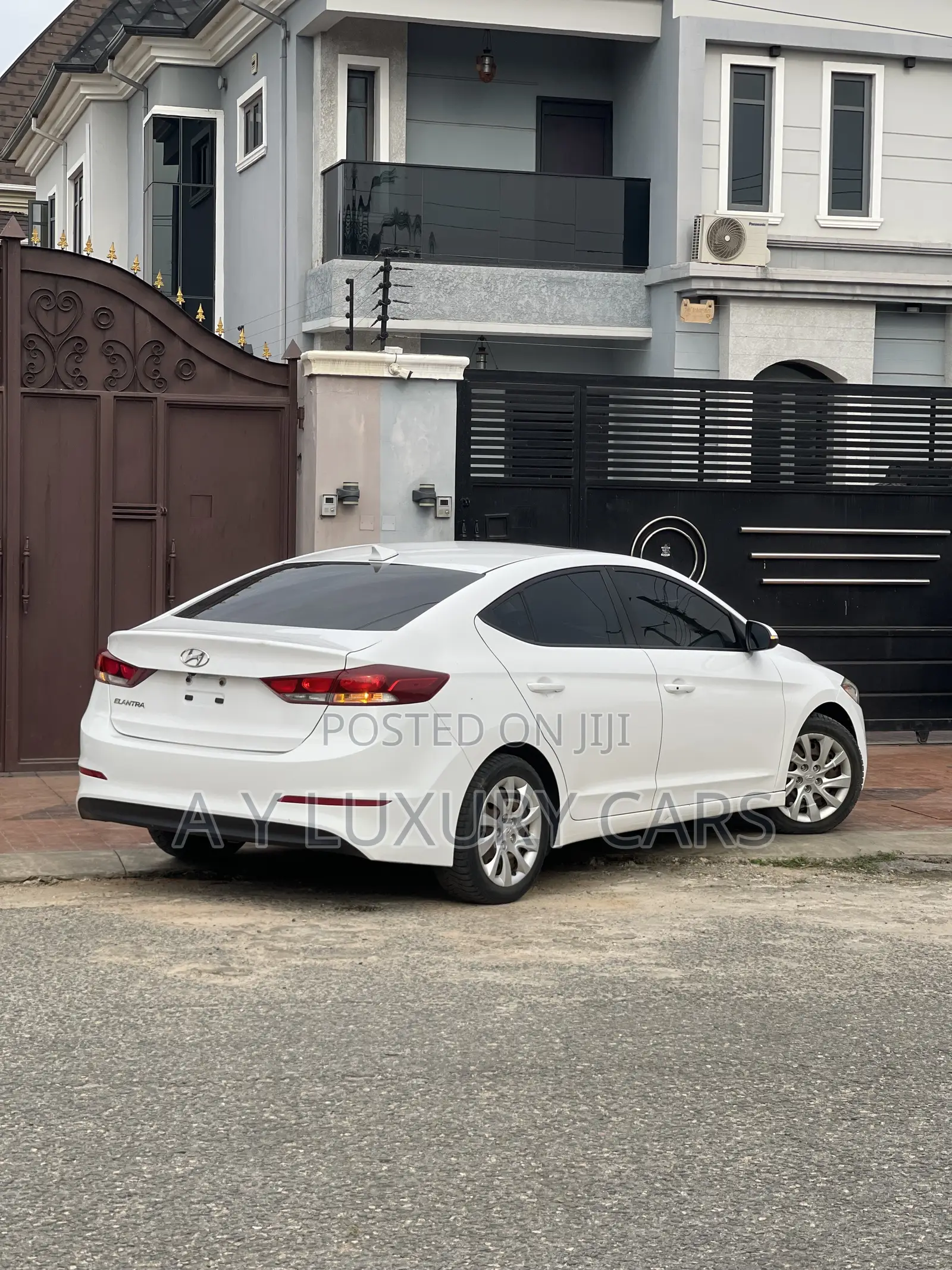 Hyundai Elantra Limited 2018 White