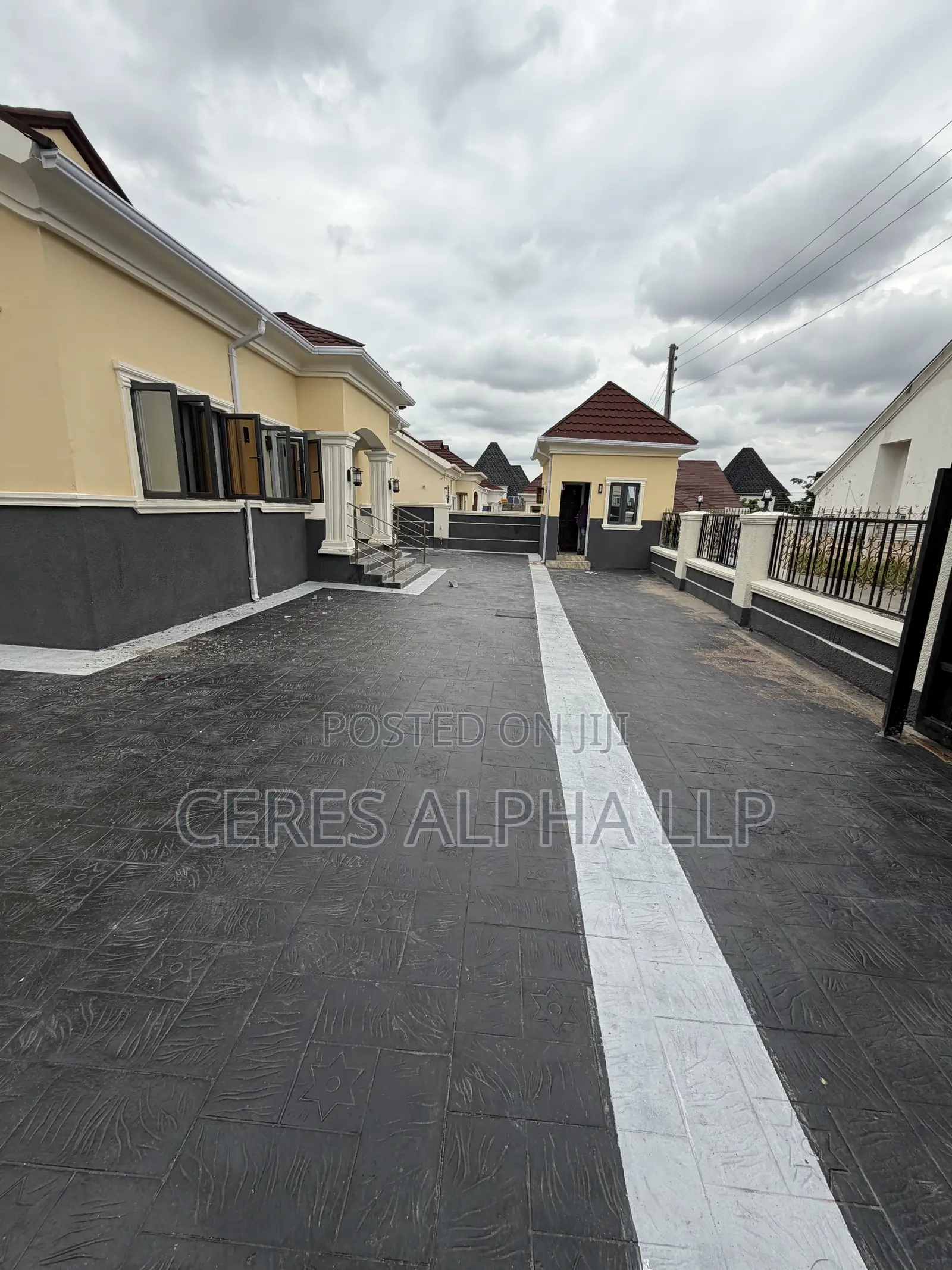 4bdrm Duplex in Hosanna Glory Homes, FHA for sale