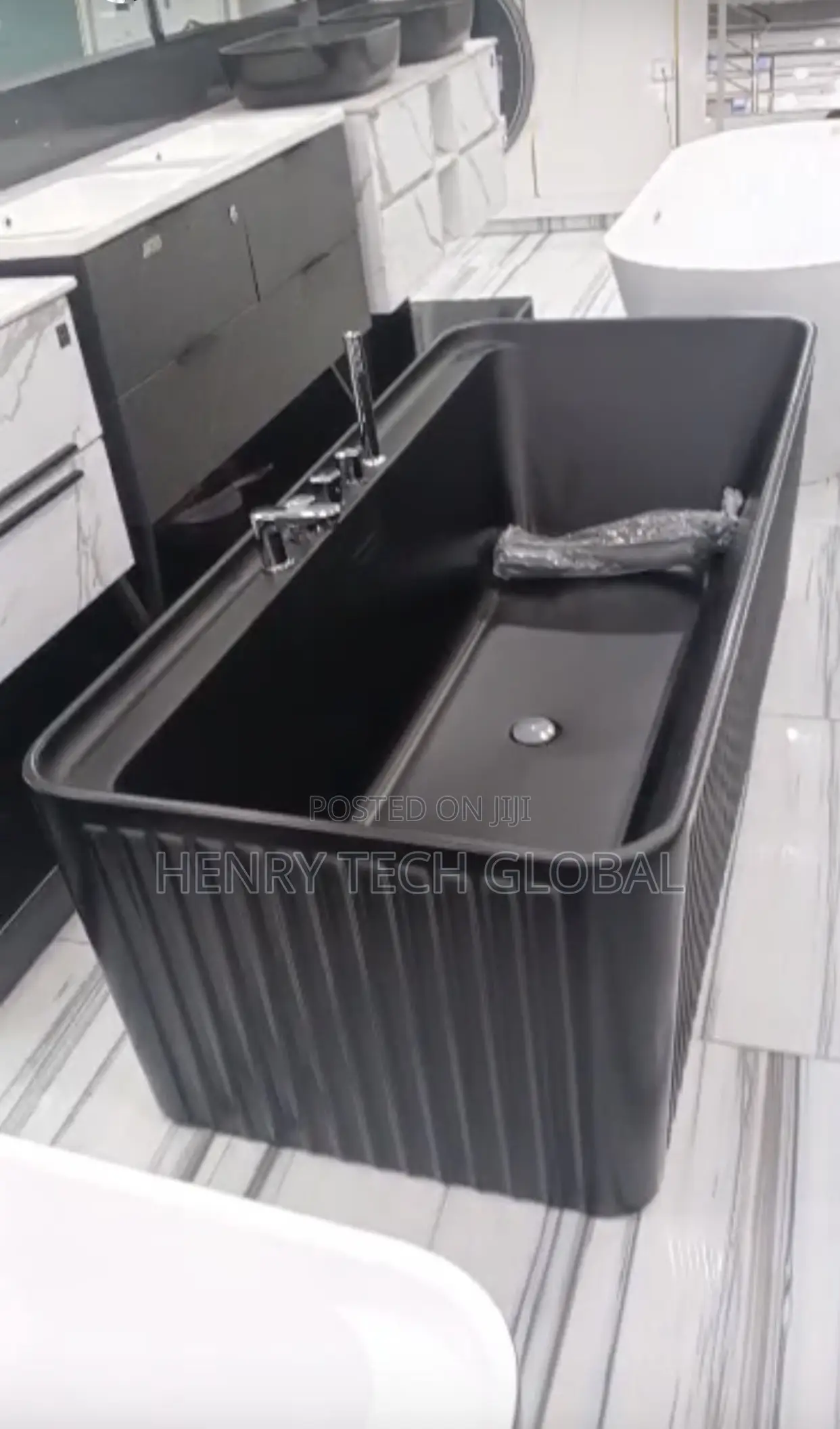 Free Standing Bathtub With Complete Set Mixer Tap