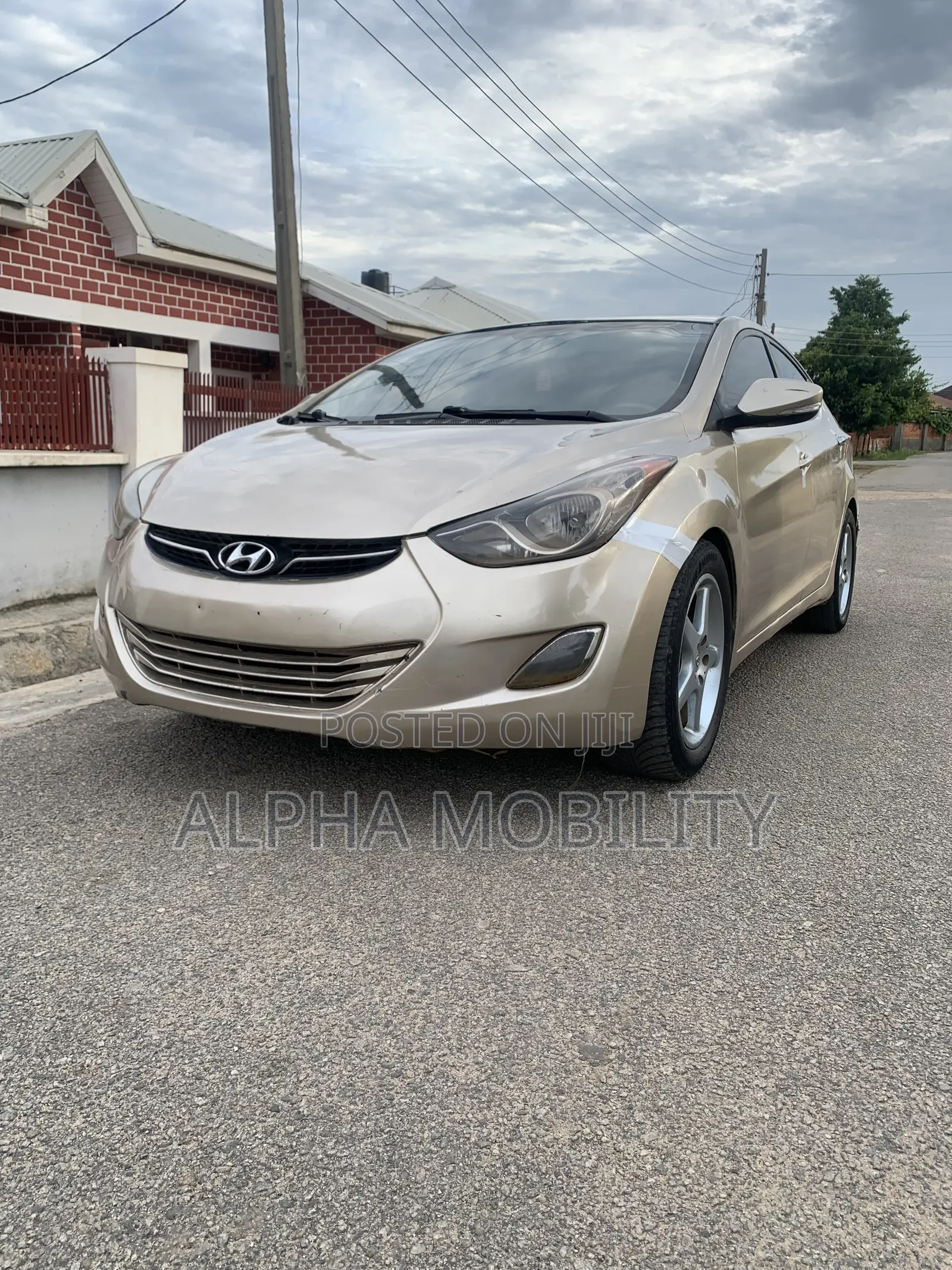 Hyundai Elantra Limited 2011 Gold