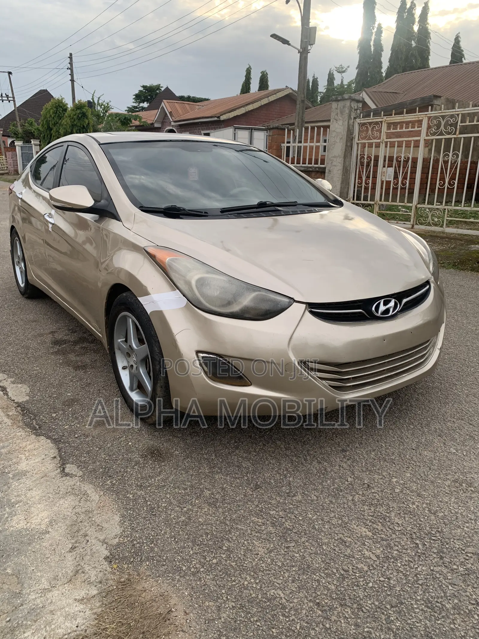 Hyundai Elantra Limited 2011 Gold