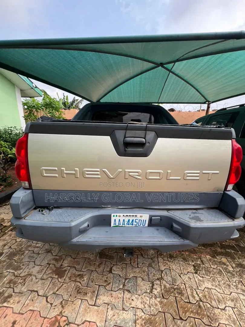 Chevrolet Avalanche 2009 Gold